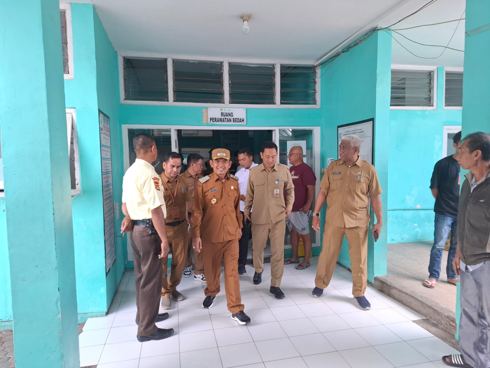 Wakil Bupati Sumbawa, Mohamad Ansori melakukan kunjungan ke RSUD Sumbawa untuk memastikan pelayanan berjalan dengan lancar. (Sumbawasatu.com/ist)